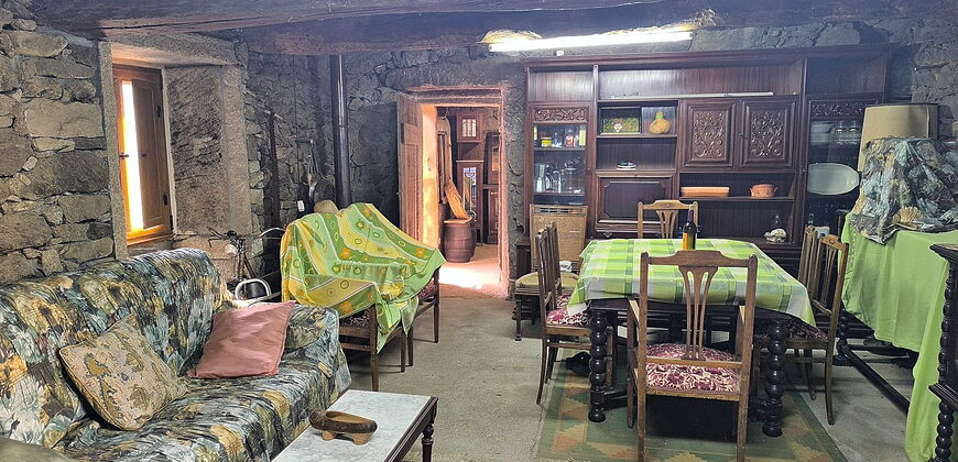 Stone-built house in habitable state with garden close to Monterroso