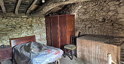 Stone-built house in habitable state with garden close to Monterroso