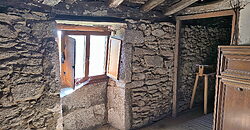 Stone-built house in habitable state with garden close to Monterroso