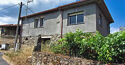 Partially renovated stone-built country home with garden in the Ribeira Sacra Partially renovated stone-built country home with garden in the Ribeira Sacra