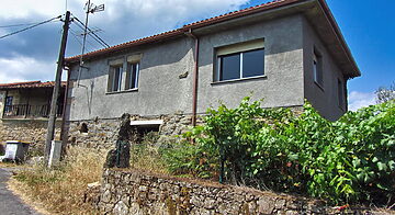 Partially renovated stone-built country home with garden in the Ribeira Sacra Partially renovated stone-built country home with garden in the Ribeira Sacra
