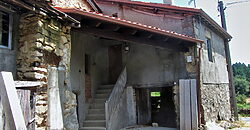 Partially renovated stone-built country home with garden in the Ribeira Sacra Partially renovated stone-built country home with garden in the Ribeira Sacra