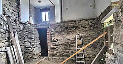 Partially renovated stone-built country home with garden in the Ribeira Sacra Partially renovated stone-built country home with garden in the Ribeira Sacra