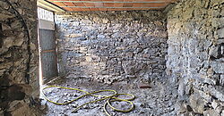 Partially renovated stone-built country home with garden in the Ribeira Sacra Partially renovated stone-built country home with garden in the Ribeira Sacra