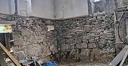 Partially renovated stone-built country home with garden in the Ribeira Sacra Partially renovated stone-built country home with garden in the Ribeira Sacra
