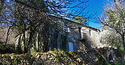 Partially renovated traditional stone house with courtyard, barn and land in Ribeira Sacra Partially renovated traditional stone house with courtyard, barn and land in Ribeira Sacra