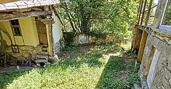 Partially renovated traditional stone house with courtyard, barn and land in Ribeira Sacra Partially renovated traditional stone house with courtyard, barn and land in Ribeira Sacra