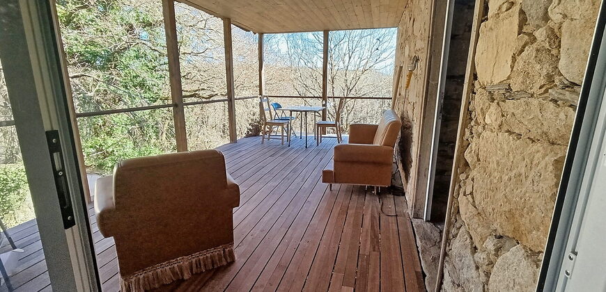 Partially renovated traditional stone house with courtyard, barn and land in Ribeira Sacra