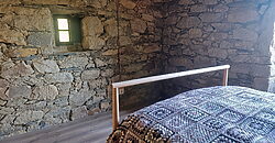 Partially renovated traditional stone house with courtyard, barn and land in Ribeira Sacra Partially renovated traditional stone house with courtyard, barn and land in Ribeira Sacra