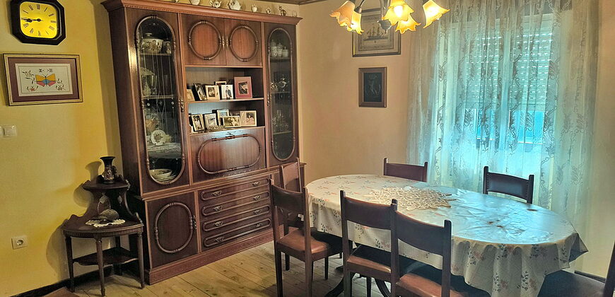 Habitable Country House with courtyard, outbuildings, land and lovely views