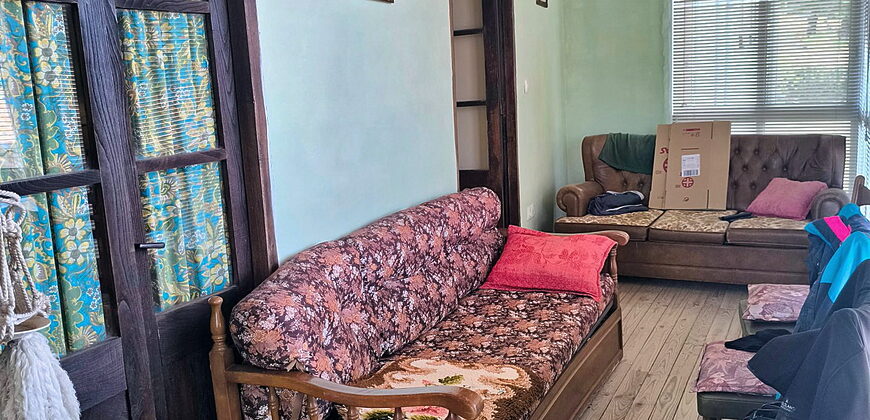 Habitable Country House with courtyard, outbuildings, land and lovely views