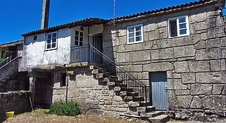 Stone-built country house with plots of land in the south of Lugo Stone-built country house with plots of land in the south of Lugo
