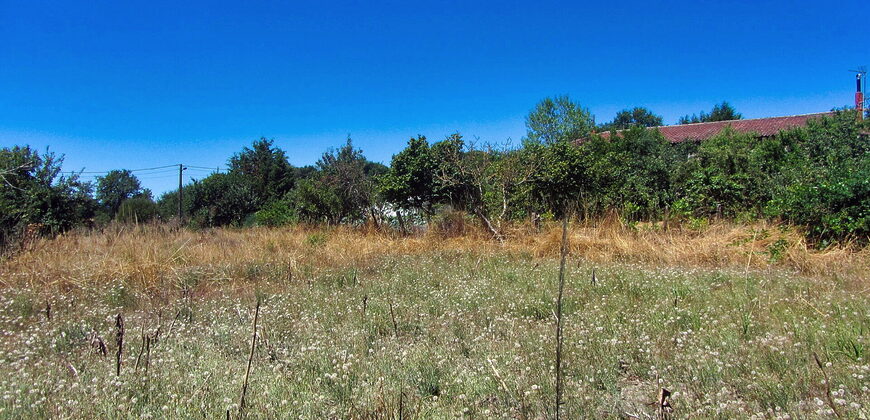 Stone-built country house with plots of land in the south of Lugo