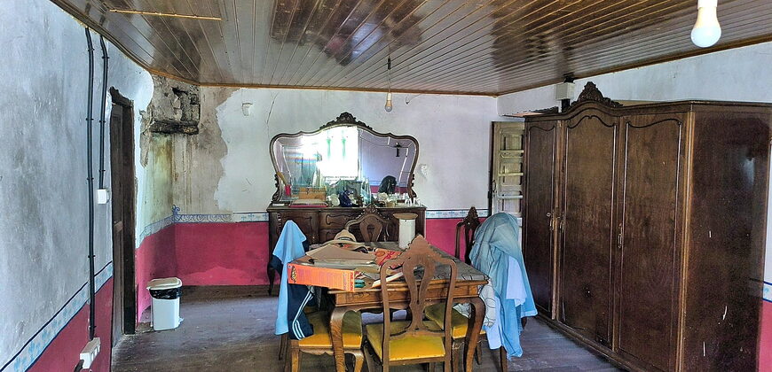 Beautiful stone-built country house to renovate with land in Panton