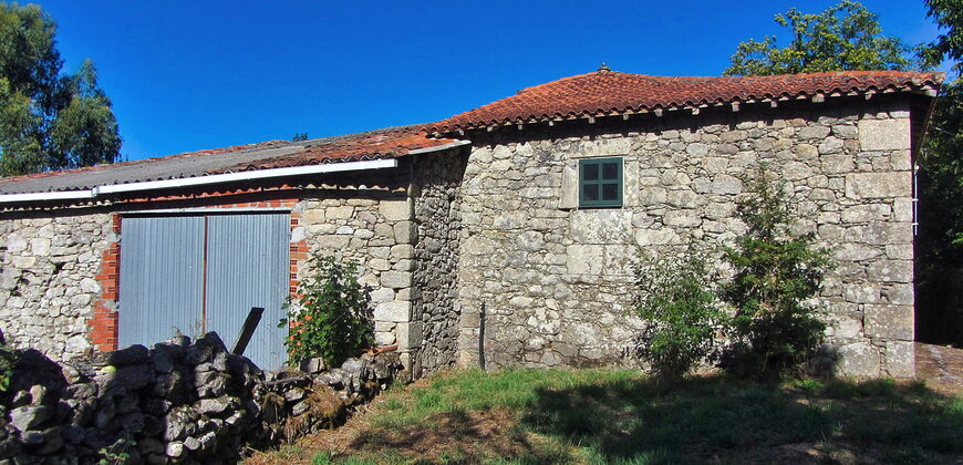 Beautiful stone-built country house to renovate with land in Panton