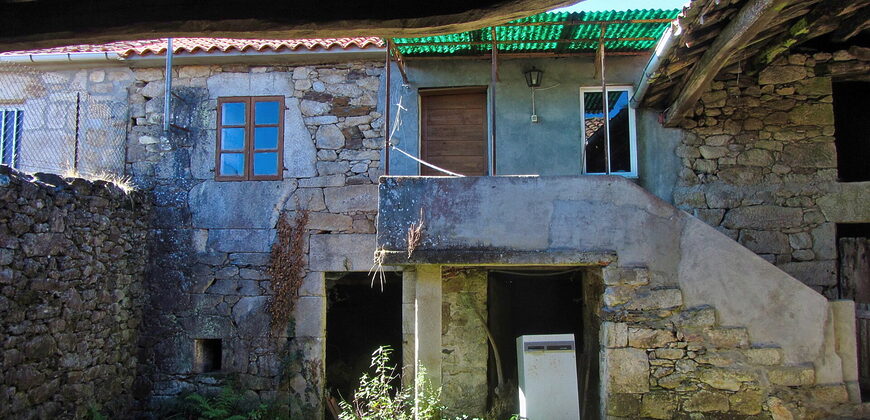 Stunning hamlet for sale with 20 hectares of land